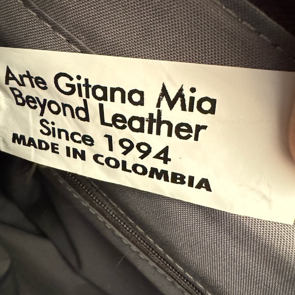 Authentic 100%  Leather AGM.CTT Beyond Leather Crossbody Women Bag Purse. - Picture 12 of 16